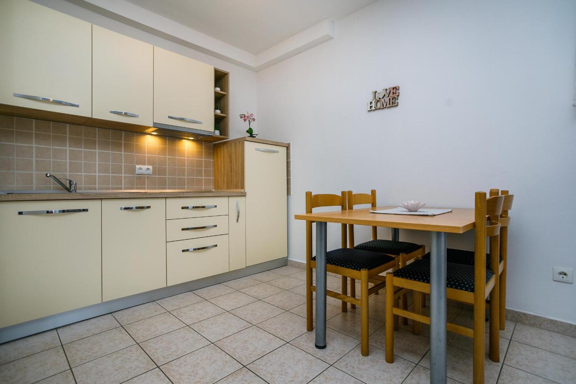 Apartment Pirun Baska  Ngoại thất bức ảnh